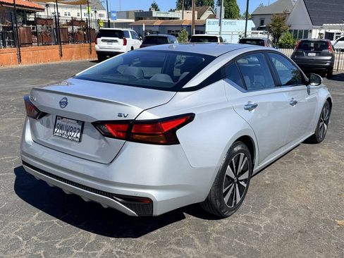 Used 2021 Nissan Altima 2.5 SV FWD image 6