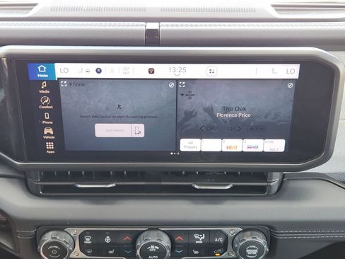 Used 2025 Jeep Wrangler Sahara image 26