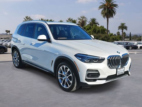 Certified 2023 BMW X5 sDrive40i w/ Premium Package image 3