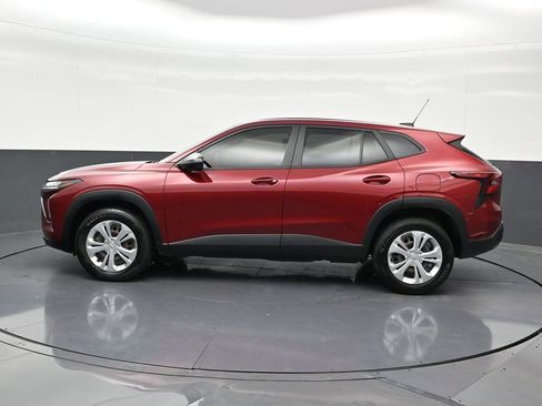 Used 2024 Chevrolet Trax LS FWD image 2