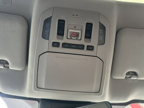 Used 2021 Toyota Highlander XLE image 42