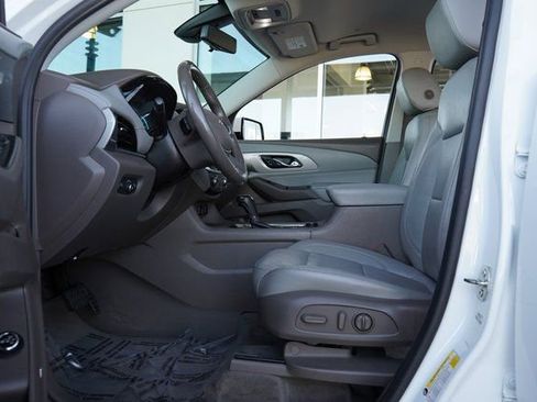 Used 2020 Chevrolet Traverse LT w/ LT Premium Package image 27