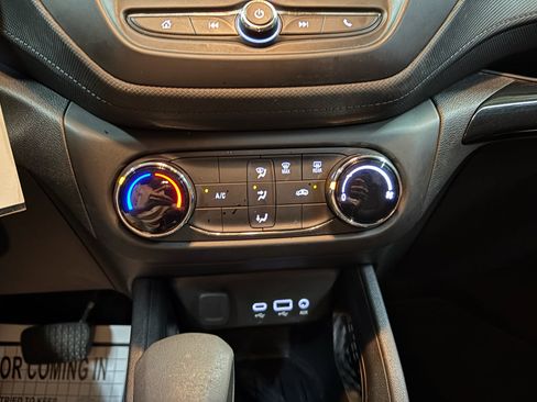 Used 2023 Chevrolet TrailBlazer LS FWD image 12