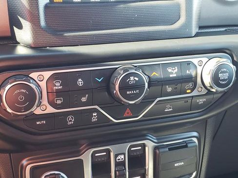 Used 2023 Jeep Gladiator Sport image 27