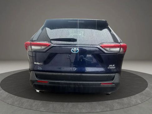 Used 2021 Toyota RAV4 XLE w/ XLE Grade Weather Package AWD/4WD image 6