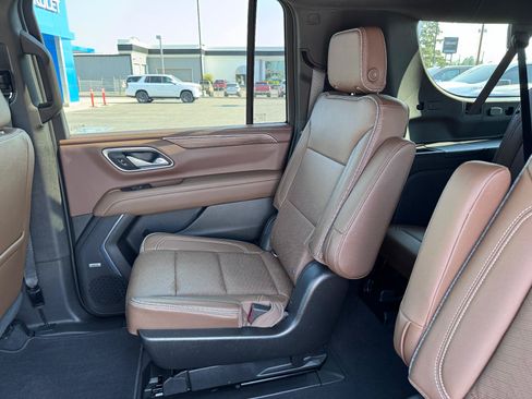 Used 2021 Chevrolet Suburban High Country AWD/4WD image 16