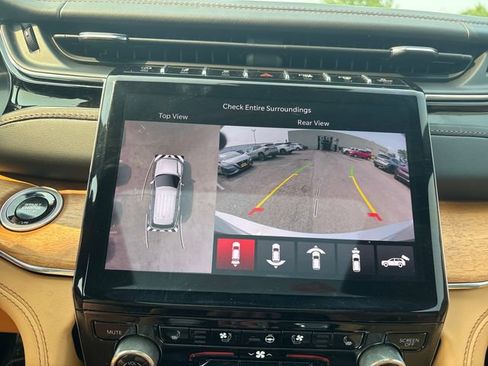 Used 2025 Jeep Grand Cherokee L Summit AWD/4WD image 17