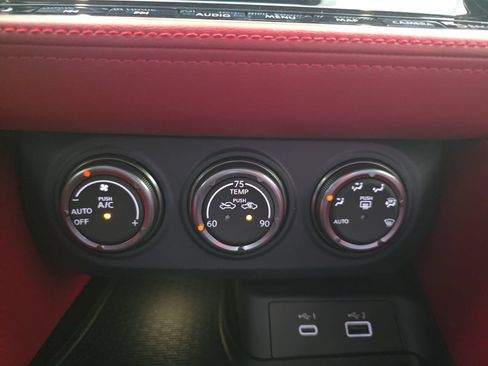 Used 2025 Nissan Z Performance w/ Floor Mat Package RWD image 21