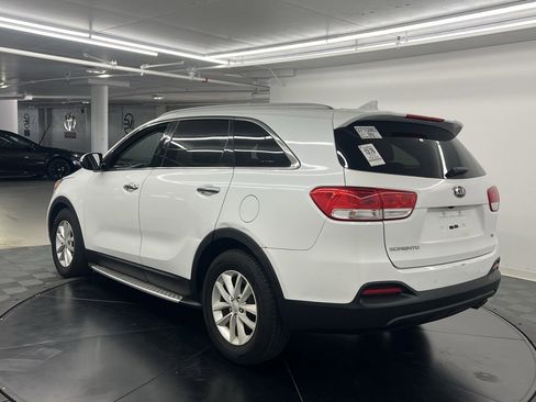Used 2016 Kia Sorento LX w/ LX Convenience Package image 3