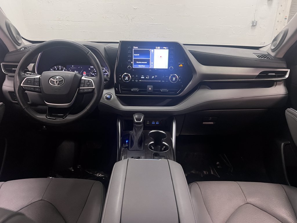 Used 2022 Toyota Highlander Limited FWD image 12