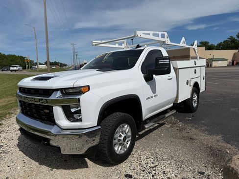 Used 2022 Chevrolet Silverado 2500 LT w/ Convenience Package AWD/4WD image 2