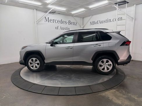 Used 2021 Toyota RAV4 LE FWD image 4