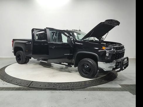 Used 2022 Chevrolet Silverado 3500 LT w/ Convenience Package AWD/4WD image 9