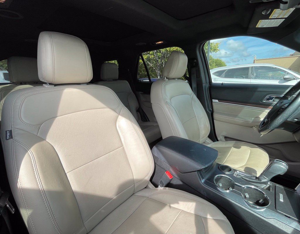 Used 2018 Ford Explorer Limited w/ Equipment Group 301A FWD image 27
