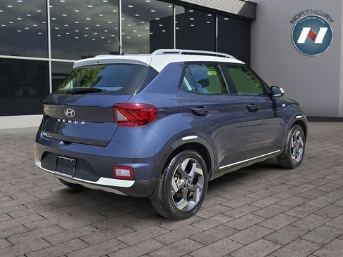 Used 2023 Hyundai Venue Limited FWD image 5