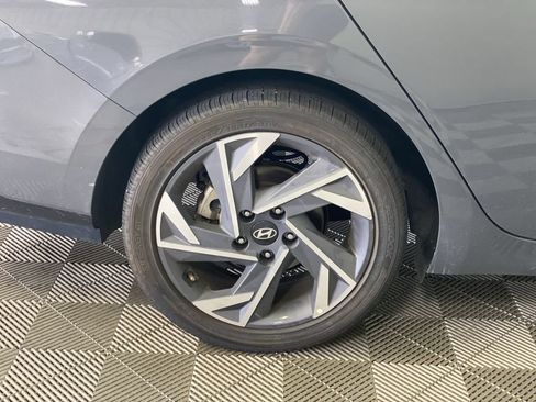 Used 2025 Hyundai Elantra SEL FWD image 18