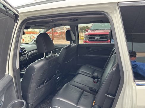 Used 2017 Honda Pilot Touring image 8