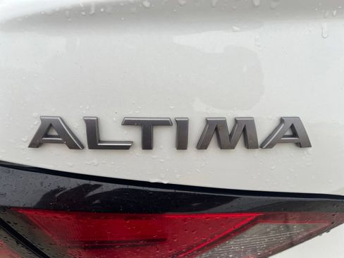 Used 2024 Nissan Altima 2.5 SR FWD image 11