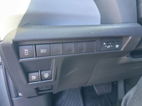 Used 2026 Toyota Sienna XLE FWD image 5