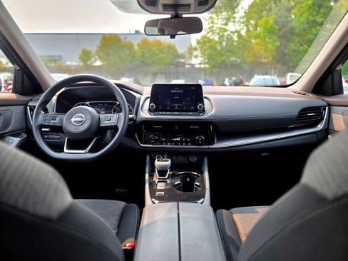 Used 2023 Nissan Rogue SV FWD image 10