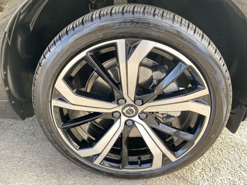 Used 2023 Volvo XC60 B6 Ultimate w/ Protection Package Premier image 13