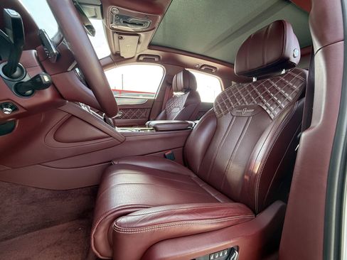 Used 2021 Bentley Bentayga V8 w/ First Edition Specification image 16