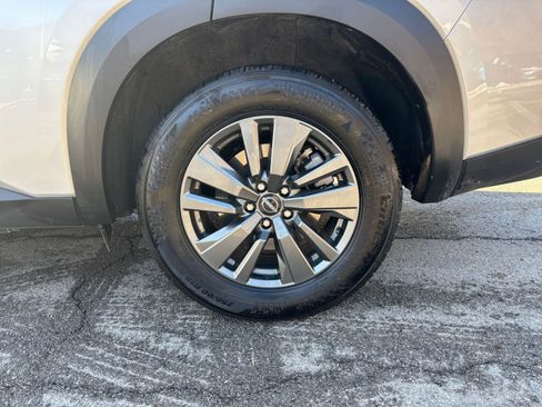 Used 2025 Nissan Pathfinder SV image 32