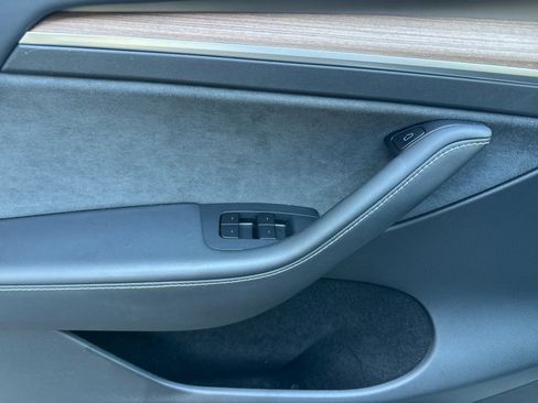 Used 2025 Tesla Model Y Long Range AWD/4WD image 11