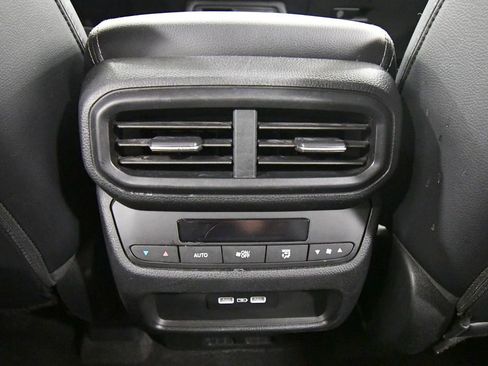 Used 2023 Honda Pilot Touring image 18