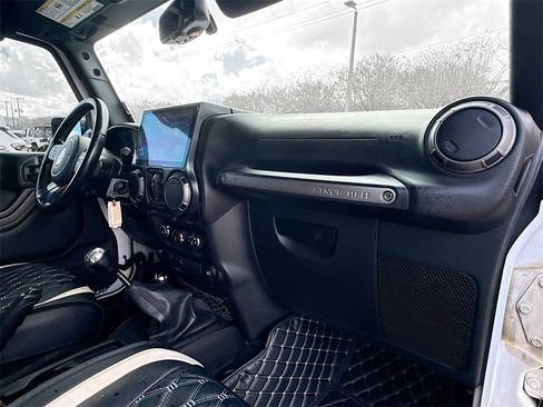 Used 2017 Jeep Wrangler Unlimited Sport image 34