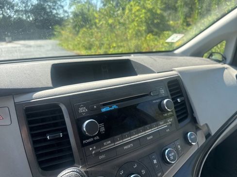 Used 2011 Toyota Sienna LE image 15