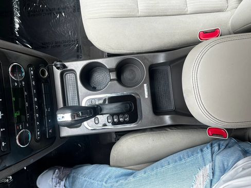 Used 2009 Ford Taurus X SEL FWD image 16