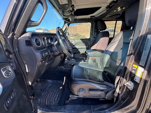 Used 2020 Jeep Gladiator Overland image 9