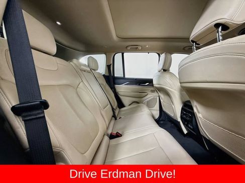 Used 2022 Jeep Grand Cherokee Limited w/ Luxury Tech Group II RWD image 28