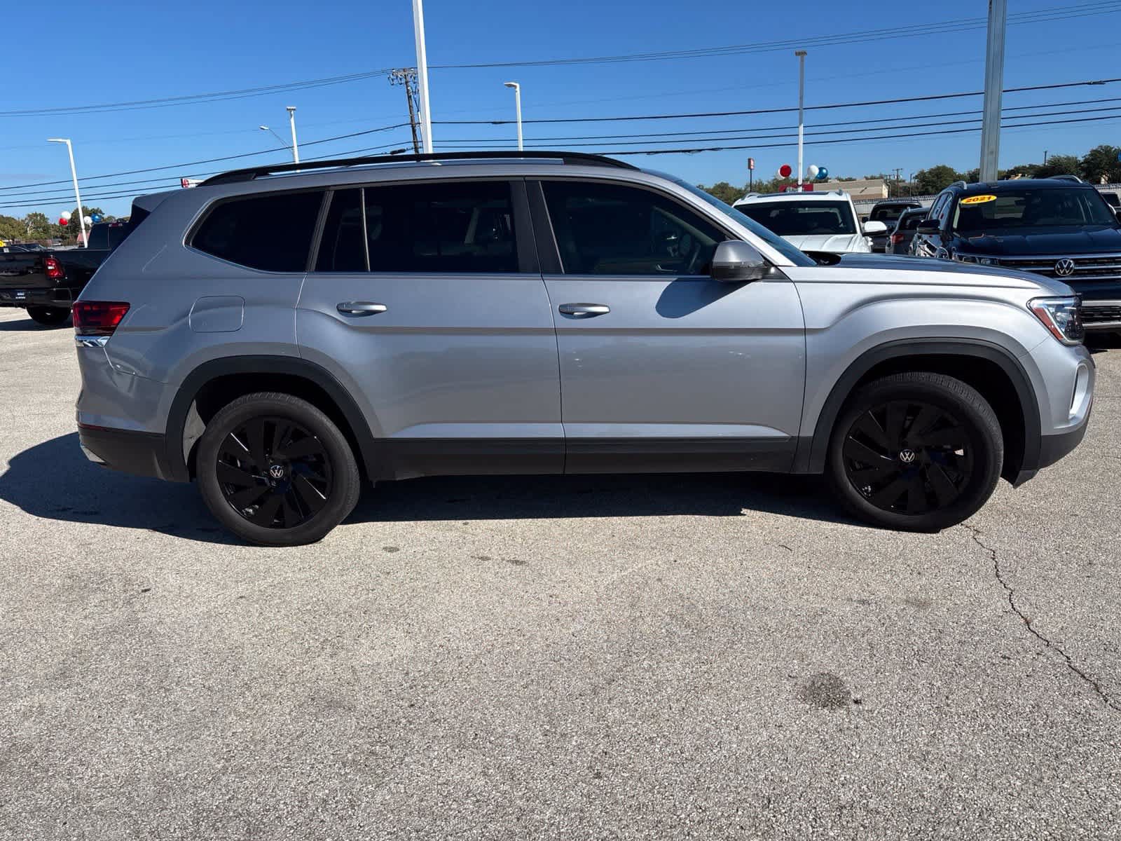 Used 2024 Volkswagen Atlas SE FWD image 4