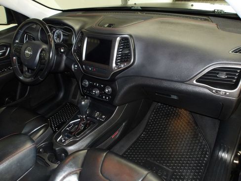 Used 2020 Jeep Cherokee Trailhawk w/ Cold Weather Group AWD/4WD image 16