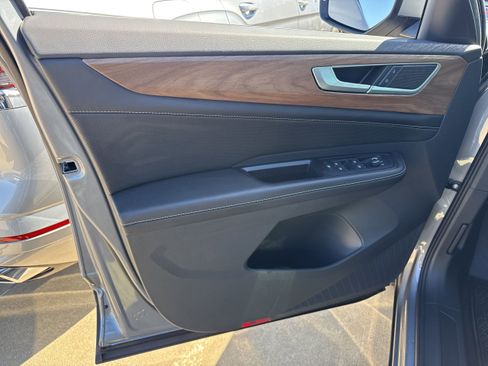 New 2026 Volkswagen Atlas SE image 11