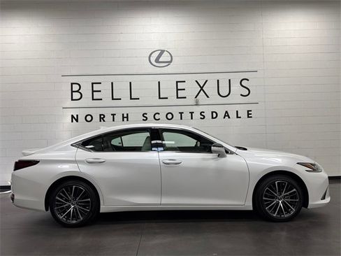 New 2025 Lexus ES 300h w/ Premium Package image 2