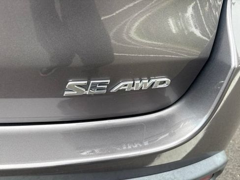 Used 2019 Toyota Highlander SE AWD/4WD image 9