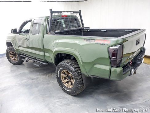 Used 2022 Toyota Tacoma TRD Sport w/ Black Out Package (TMS) AWD/4WD image 8