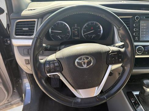 Used 2016 Toyota Highlander Limited FWD image 11