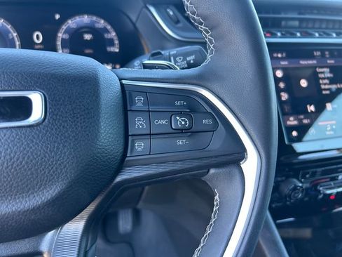 Used 2024 Jeep Grand Cherokee L Altitude image 18