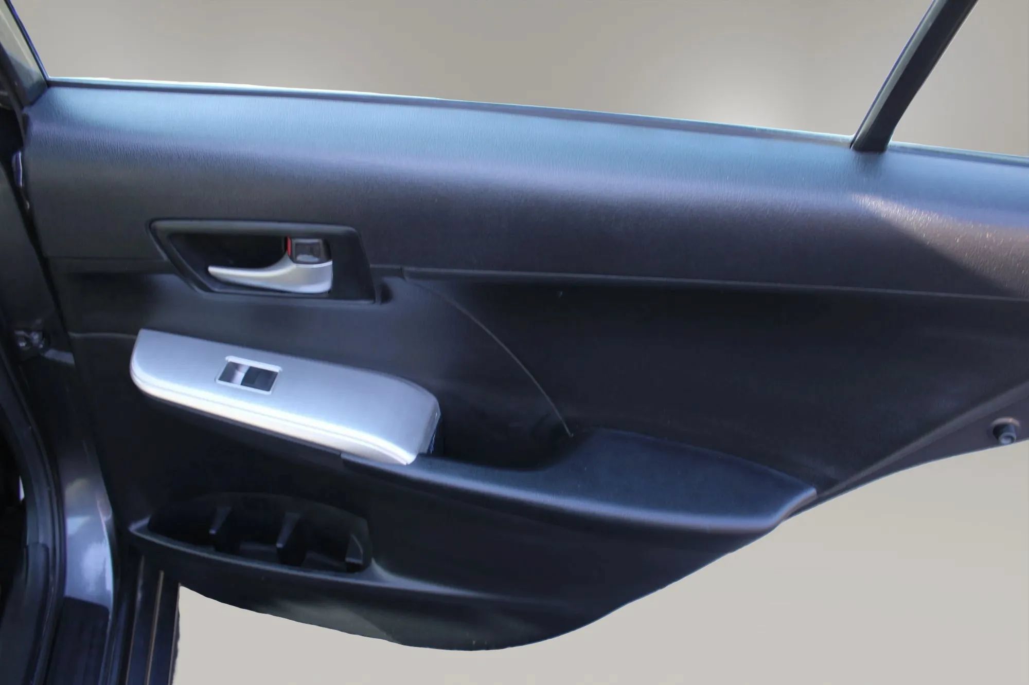 Used 2013 Toyota Camry SE FWD image 23