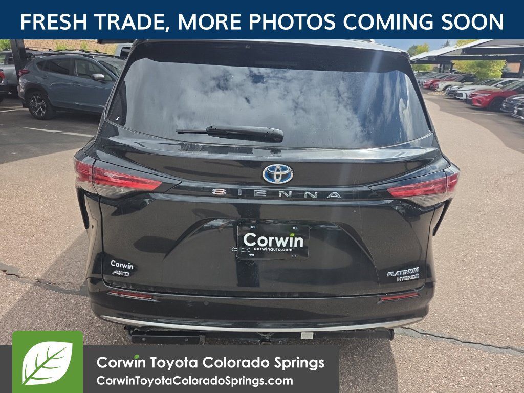 Used 2022 Toyota Sienna Platinum AWD/4WD image 5