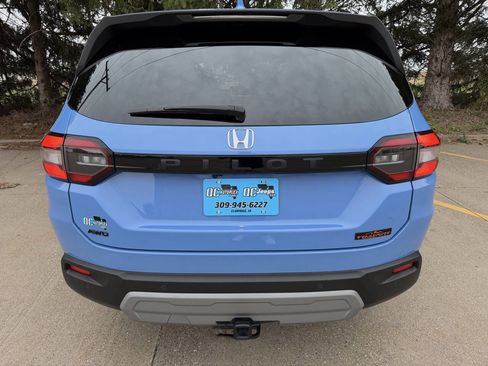 Used 2025 Honda Pilot TrailSport image 7