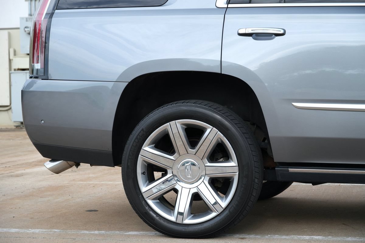 Used 2019 Cadillac Escalade Premium Luxury AWD/4WD image 28