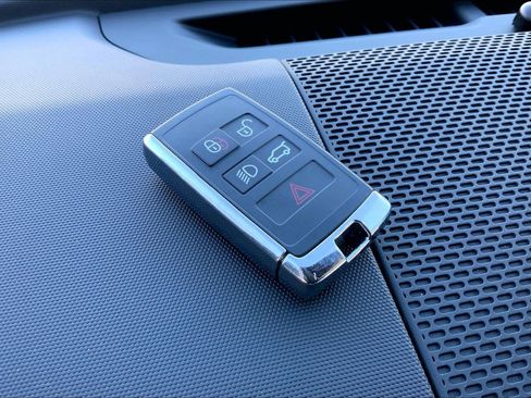 Used 2023 Land Rover Defender 130 SE image 14