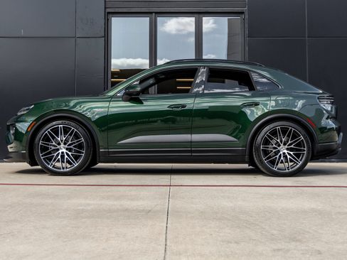 Certified 2025 Porsche Macan Electric RWD image 2