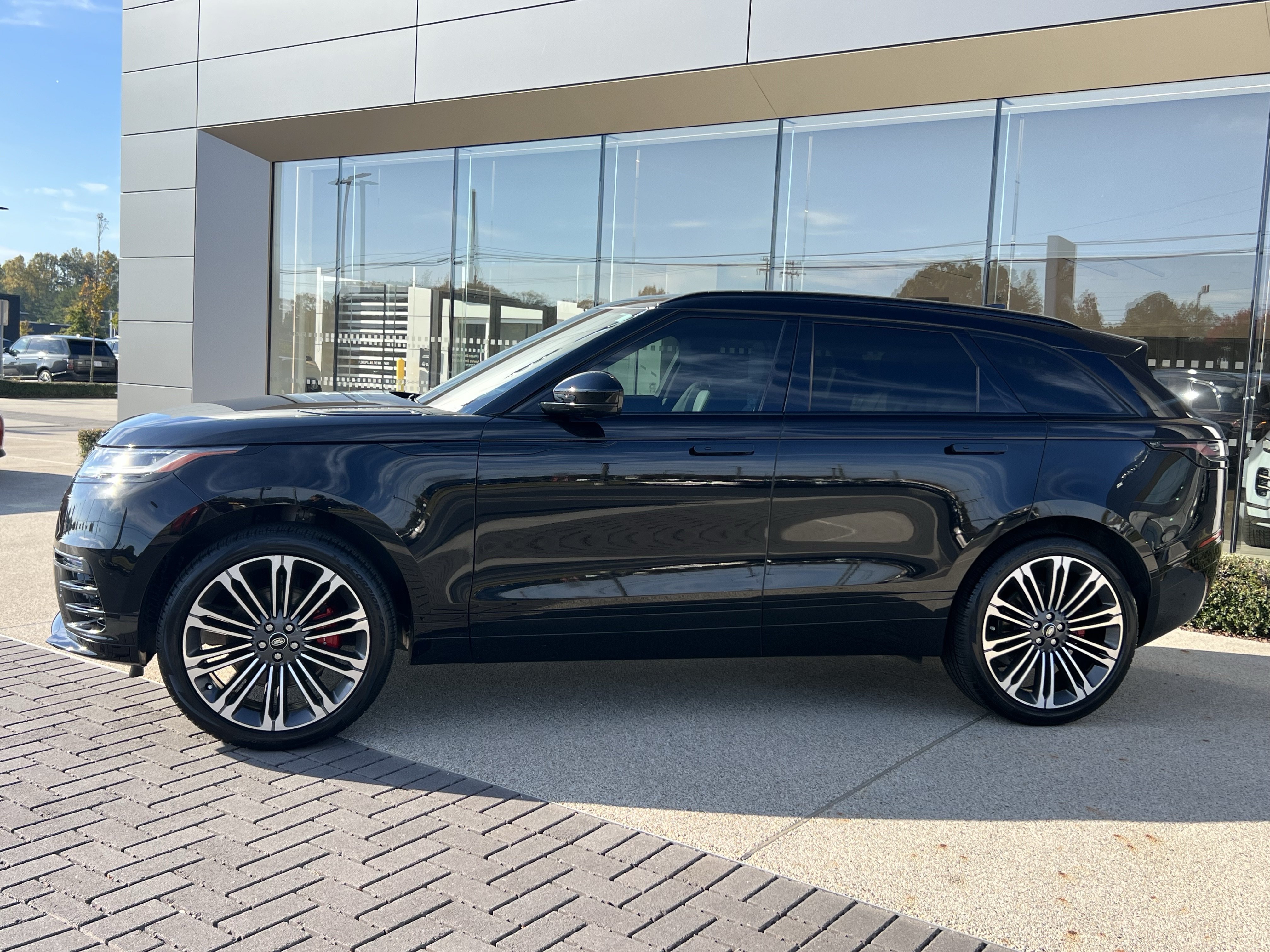 Certified 2024 Land Rover Range Rover Velar Dynamic SE AWD/4WD image 4