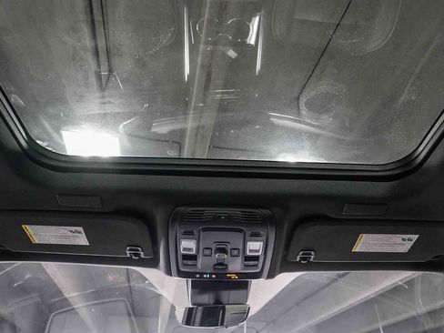 Used 2025 Chevrolet Suburban Premier RWD image 13